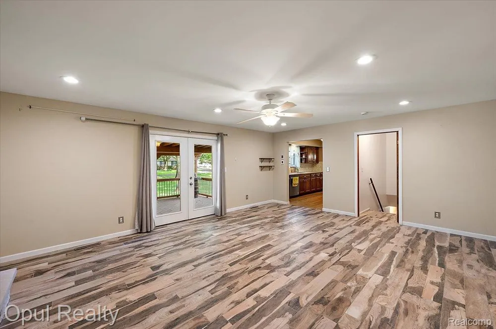 12821 10 Mile Road Green Oak Township, MI 48178