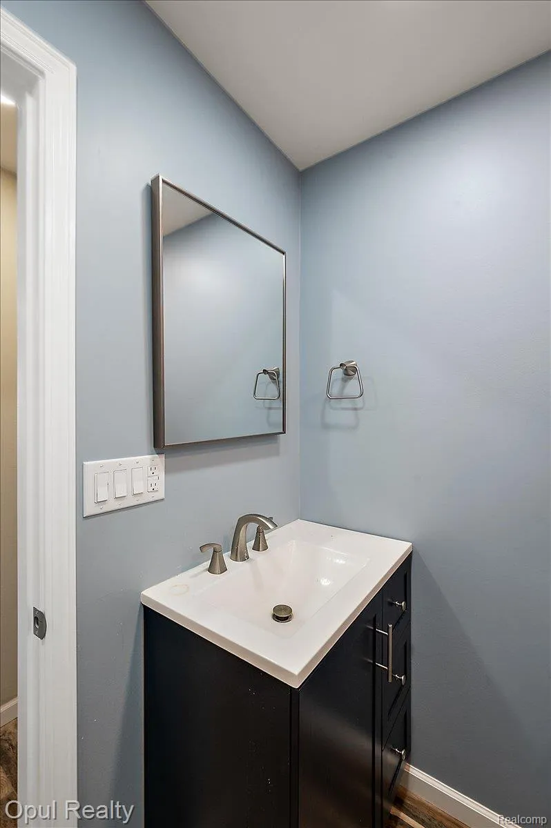 12821 10 Mile Road Green Oak Township, MI 48178