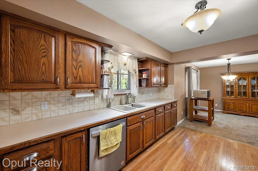 12821 10 Mile Road Green Oak Township, MI 48178