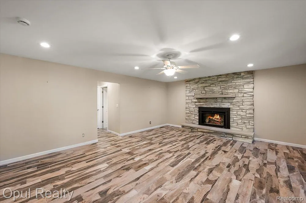 12821 10 Mile Road Green Oak Township, MI 48178
