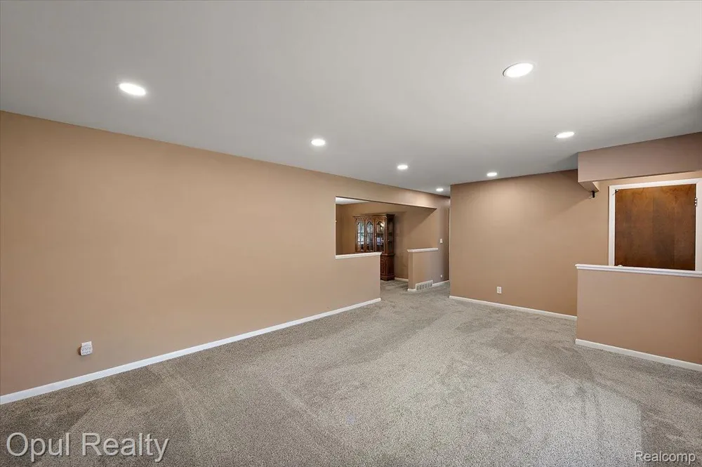 12821 10 Mile Road Green Oak Township, MI 48178