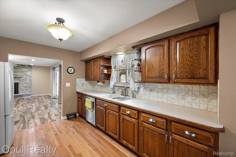 12821 10 Mile Road Green Oak Township, MI 48178