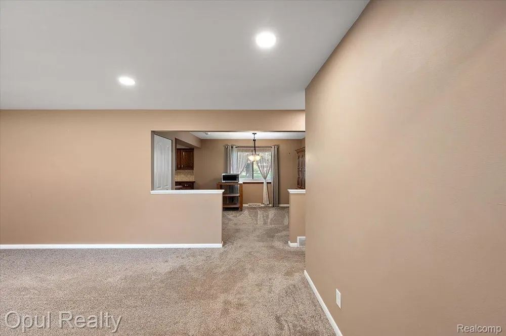 12821 10 Mile Road Green Oak Township, MI 48178