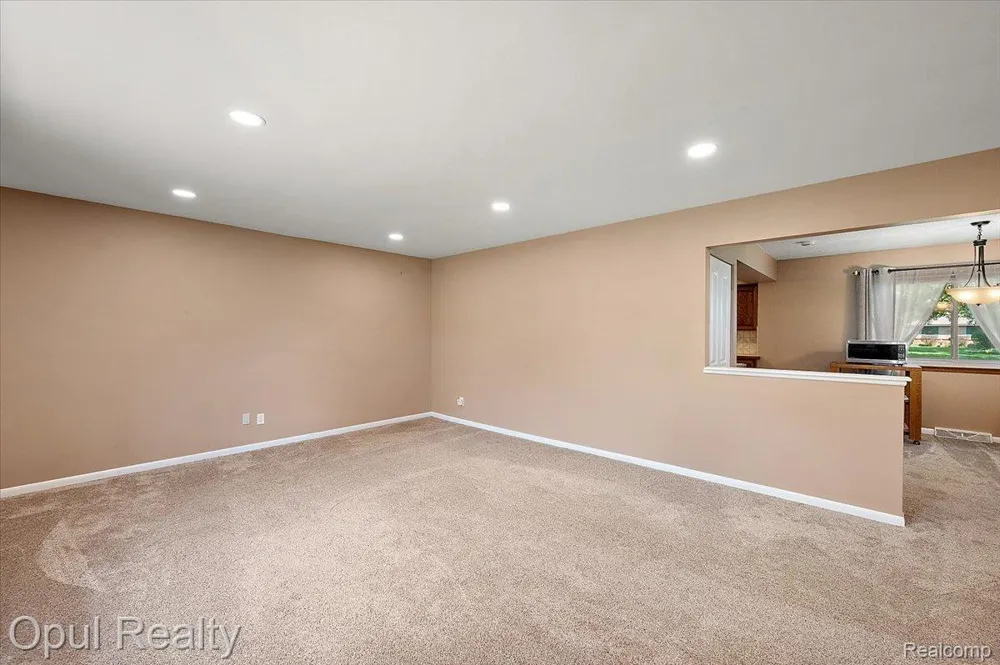 12821 10 Mile Road Green Oak Township, MI 48178