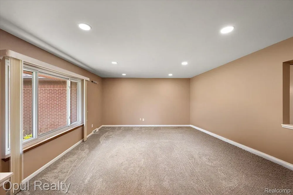 12821 10 Mile Road Green Oak Township, MI 48178