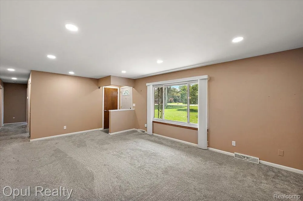 12821 10 Mile Road Green Oak Township, MI 48178