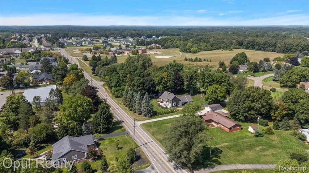 12821 10 Mile Road Green Oak Township, MI 48178