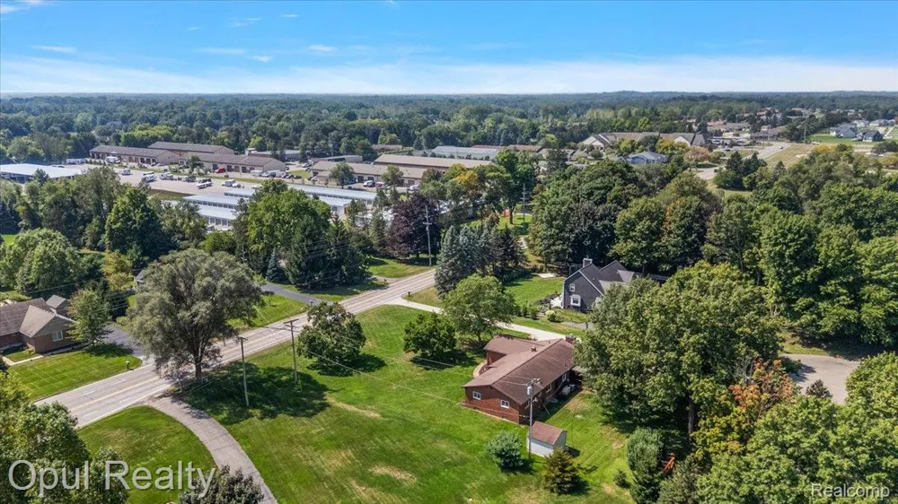 12821 10 Mile Road Green Oak Township, MI 48178