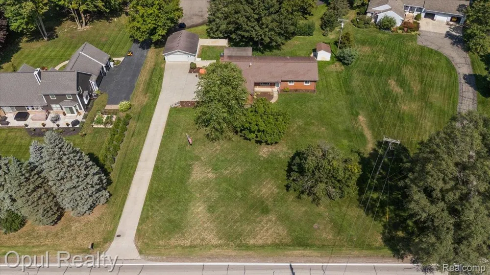 12821 10 Mile Road Green Oak Township, MI 48178