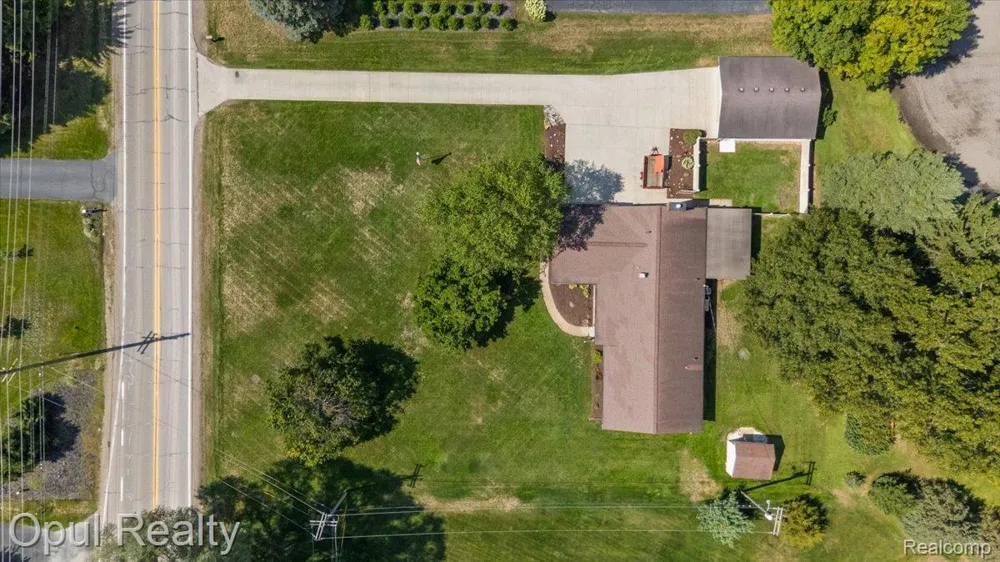 12821 10 Mile Road Green Oak Township, MI 48178