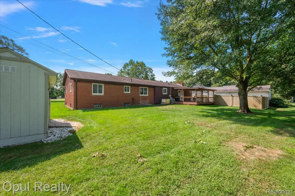 12821 10 Mile Road Green Oak Township, MI 48178