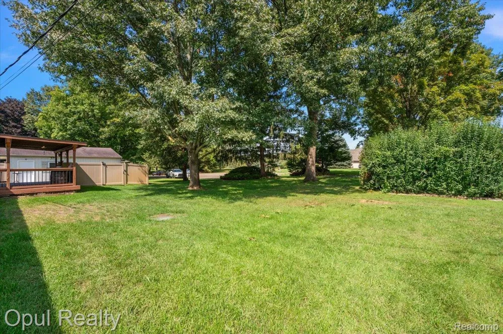 12821 10 Mile Road Green Oak Township, MI 48178
