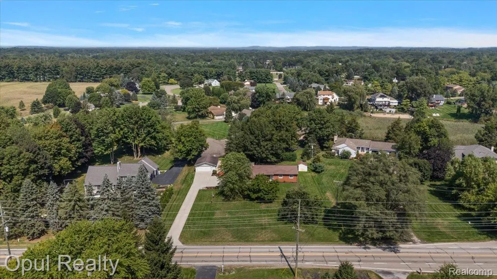 12821 10 Mile Road Green Oak Township, MI 48178
