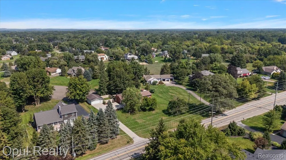 12821 10 Mile Road Green Oak Township, MI 48178