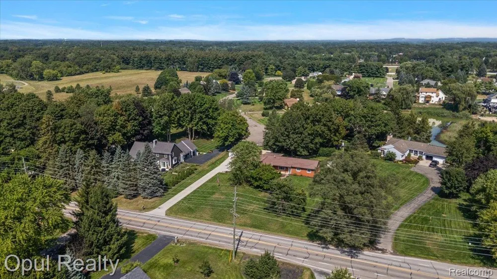 12821 10 Mile Road Green Oak Township, MI 48178