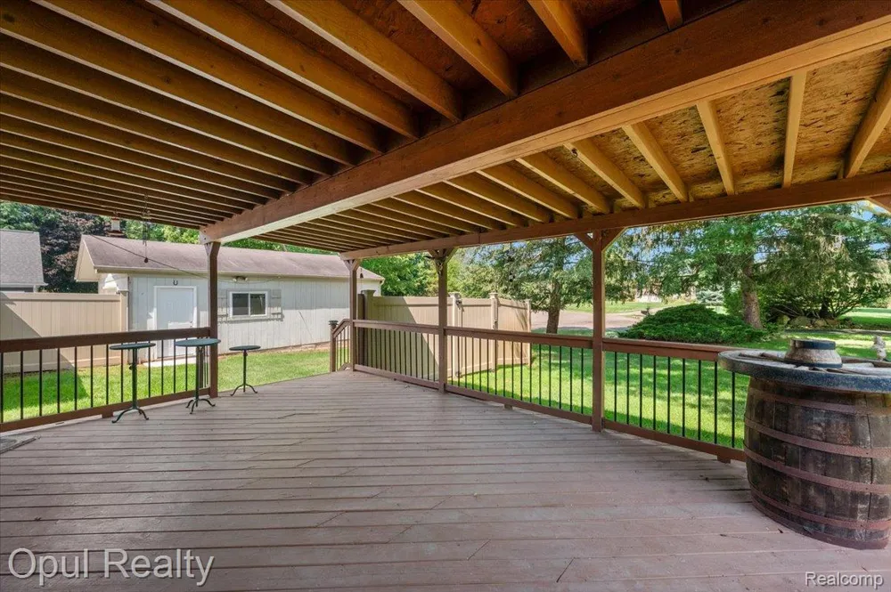 12821 10 Mile Road Green Oak Township, MI 48178
