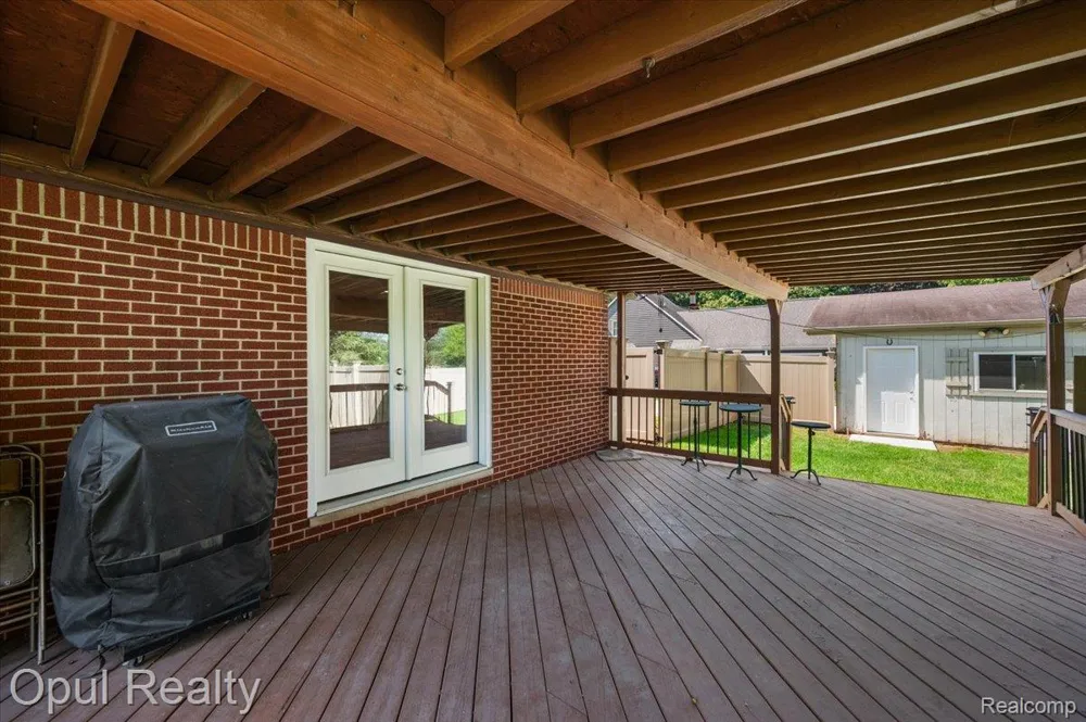 12821 10 Mile Road Green Oak Township, MI 48178