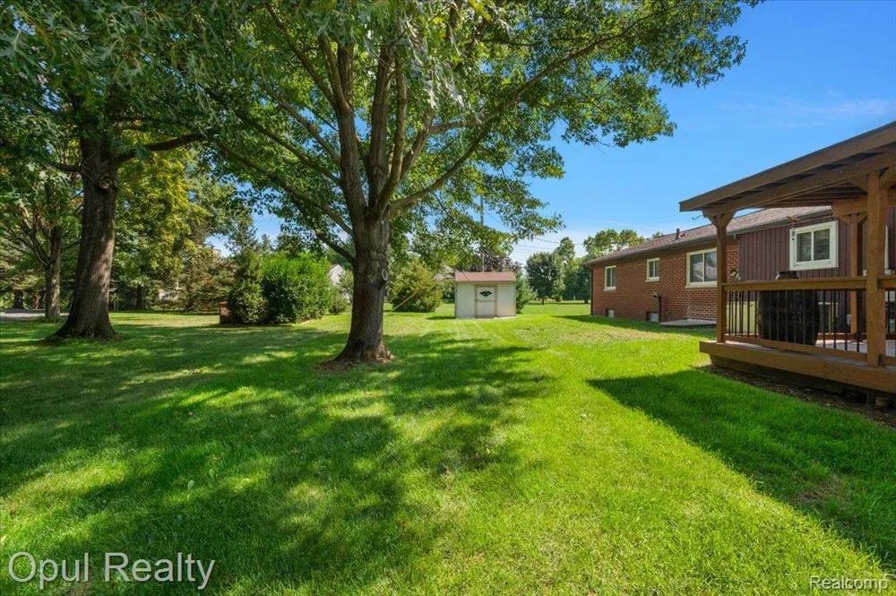12821 10 Mile Road Green Oak Township, MI 48178