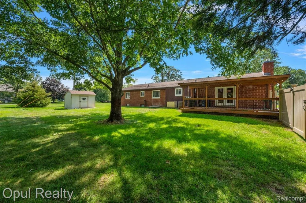12821 10 Mile Road Green Oak Township, MI 48178
