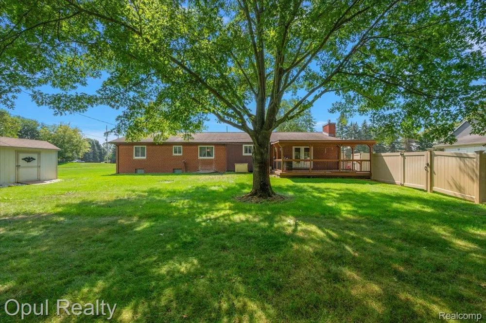 12821 10 Mile Road Green Oak Township, MI 48178