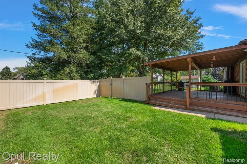 12821 10 Mile Road Green Oak Township, MI 48178