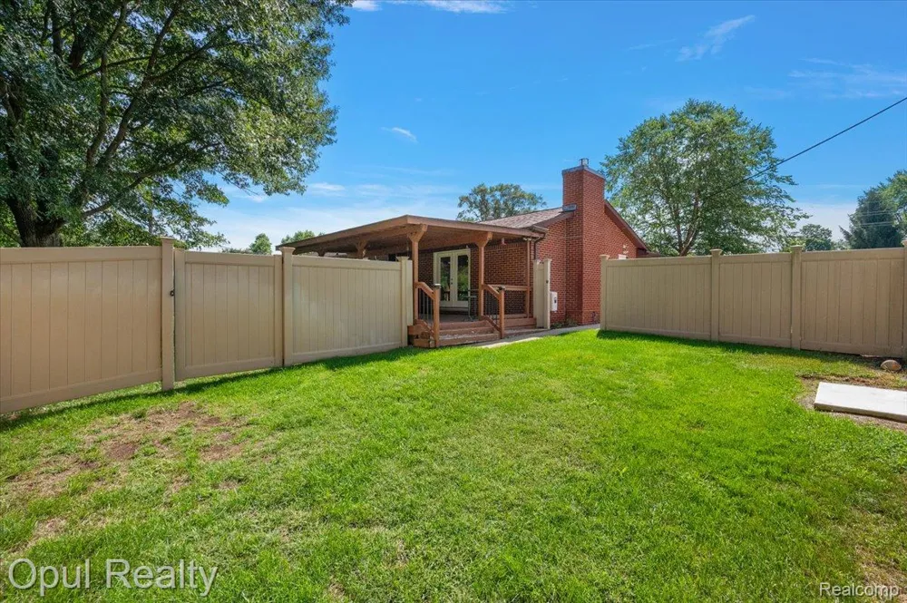 12821 10 Mile Road Green Oak Township, MI 48178