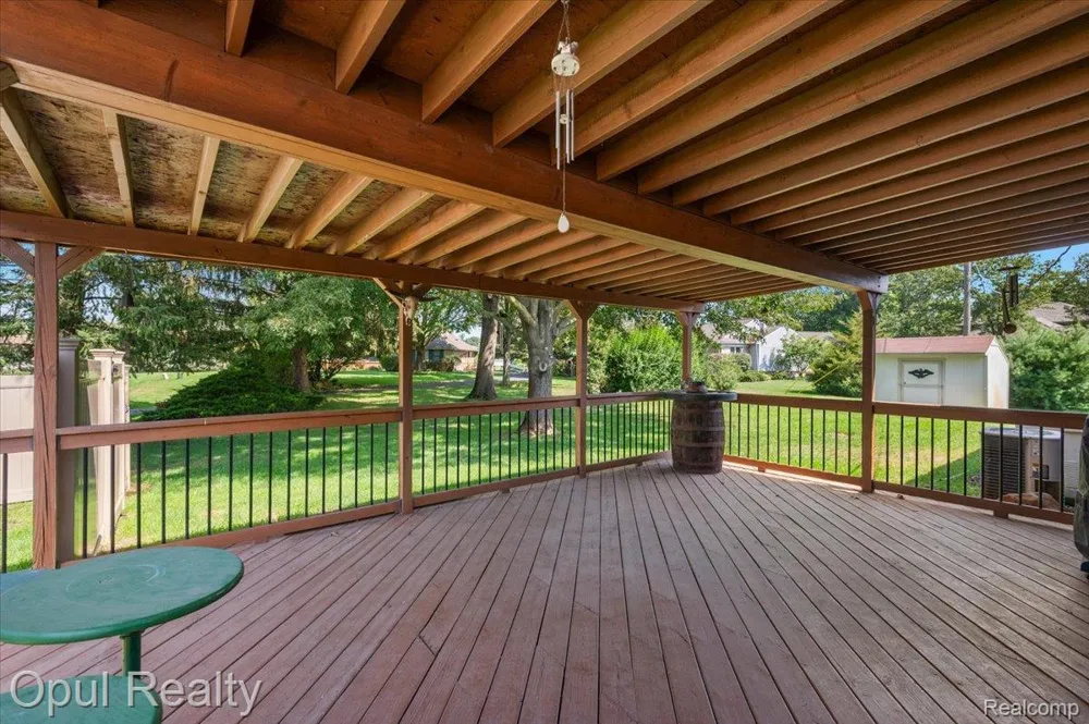 12821 10 Mile Road Green Oak Township, MI 48178
