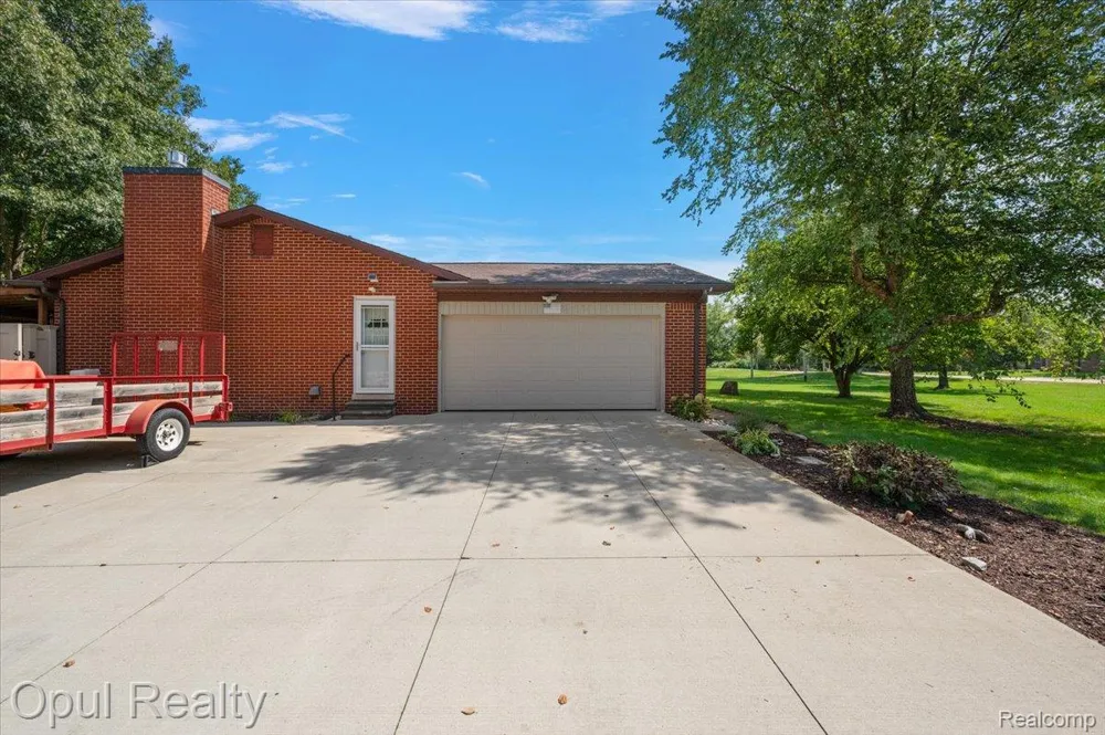 12821 10 Mile Road Green Oak Township, MI 48178