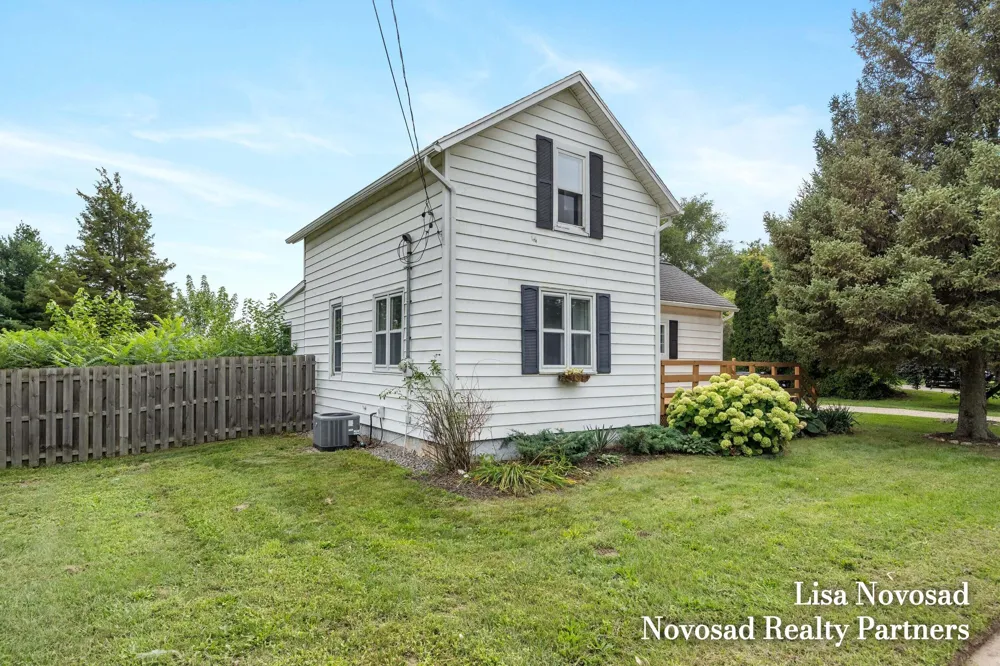 2124 Rosewood Street Georgetown Charter Township, MI 49428
