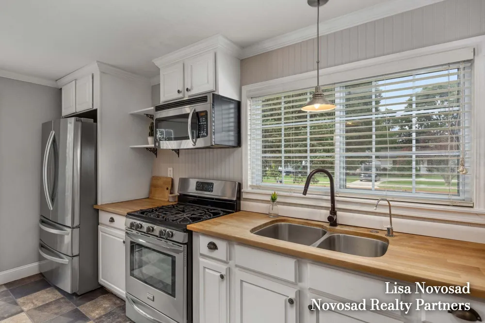 2124 Rosewood Street Georgetown Charter Township, MI 49428