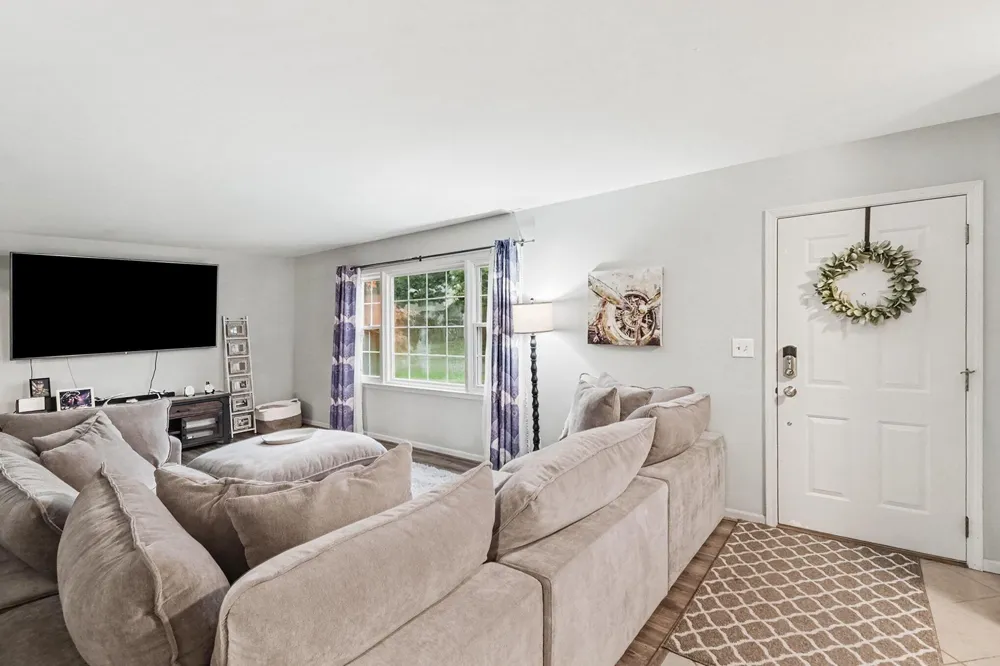 542 Eastlook Drive Saline City, MI 48176