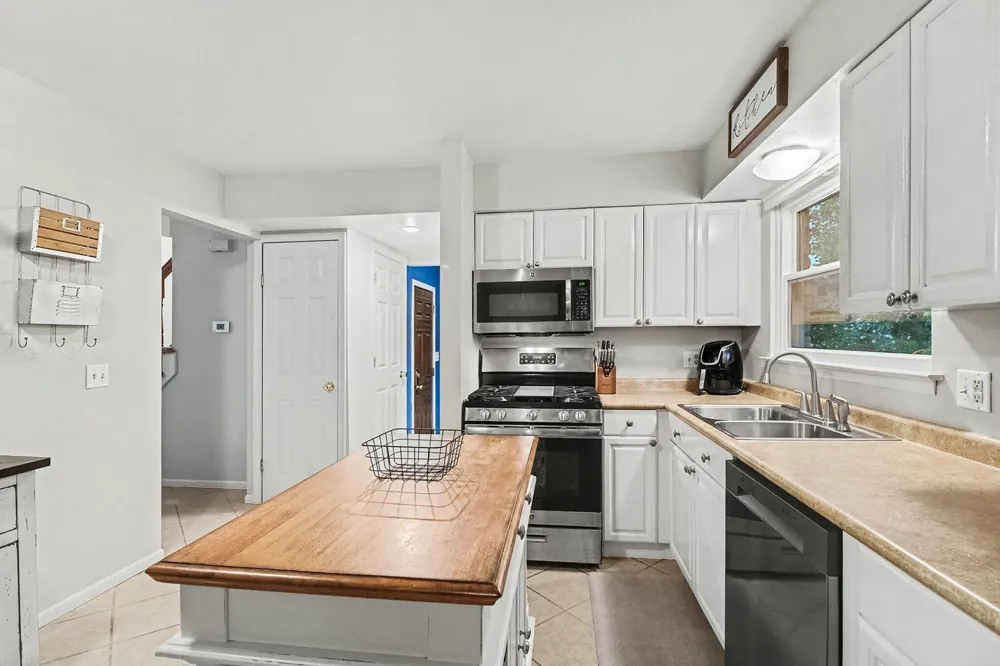 542 Eastlook Drive Saline City, MI 48176