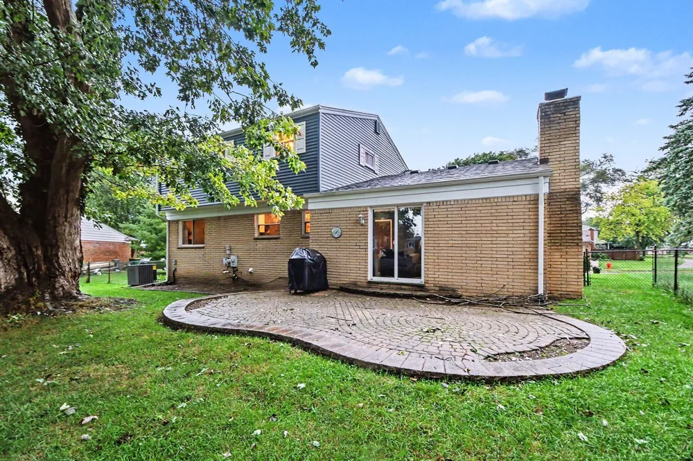 542 Eastlook Drive Saline City, MI 48176