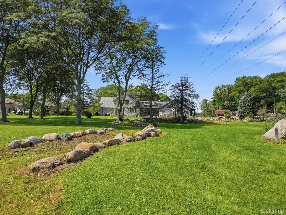 61400 Romeo Plank Road Ray Township, MI 48096