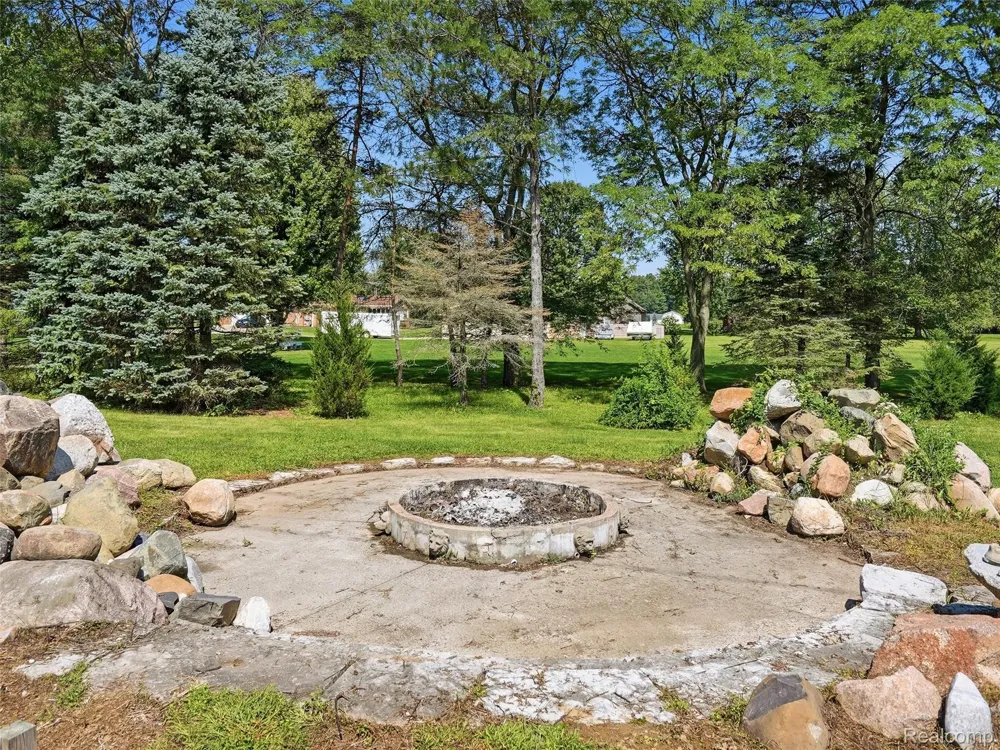 61400 Romeo Plank Road Ray Township, MI 48096