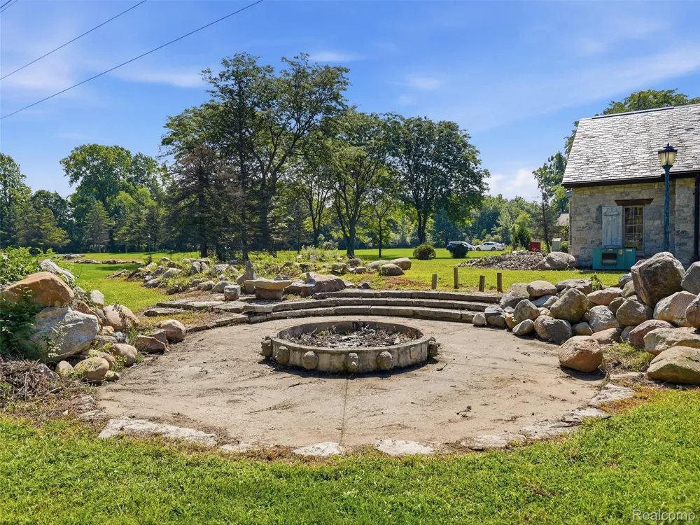 61400 Romeo Plank Road Ray Township, MI 48096