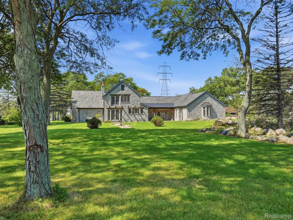 61400 Romeo Plank Road Ray Township, MI 48096