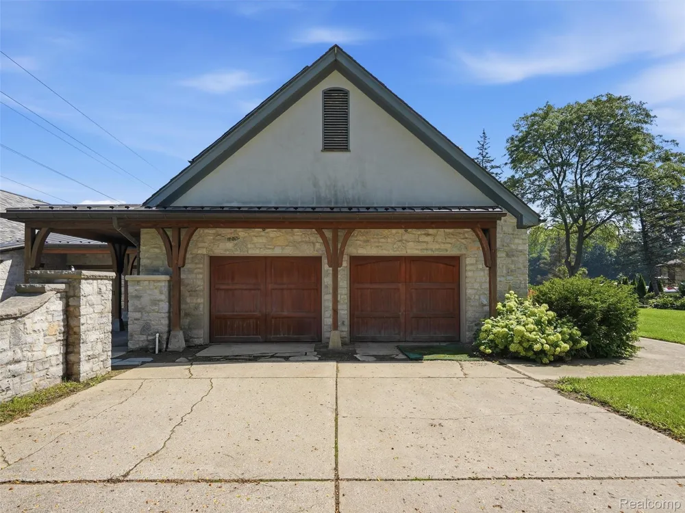 61400 Romeo Plank Road Ray Township, MI 48096