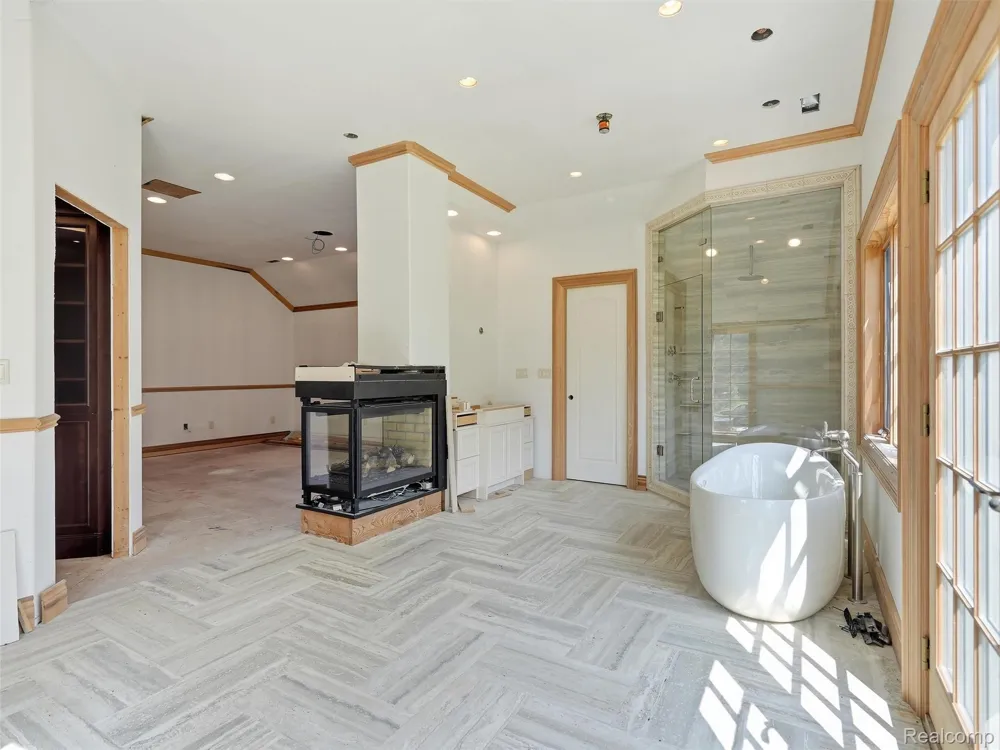 61400 Romeo Plank Road Ray Township, MI 48096