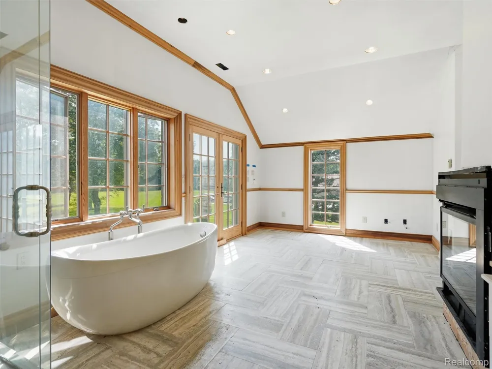 61400 Romeo Plank Road Ray Township, MI 48096