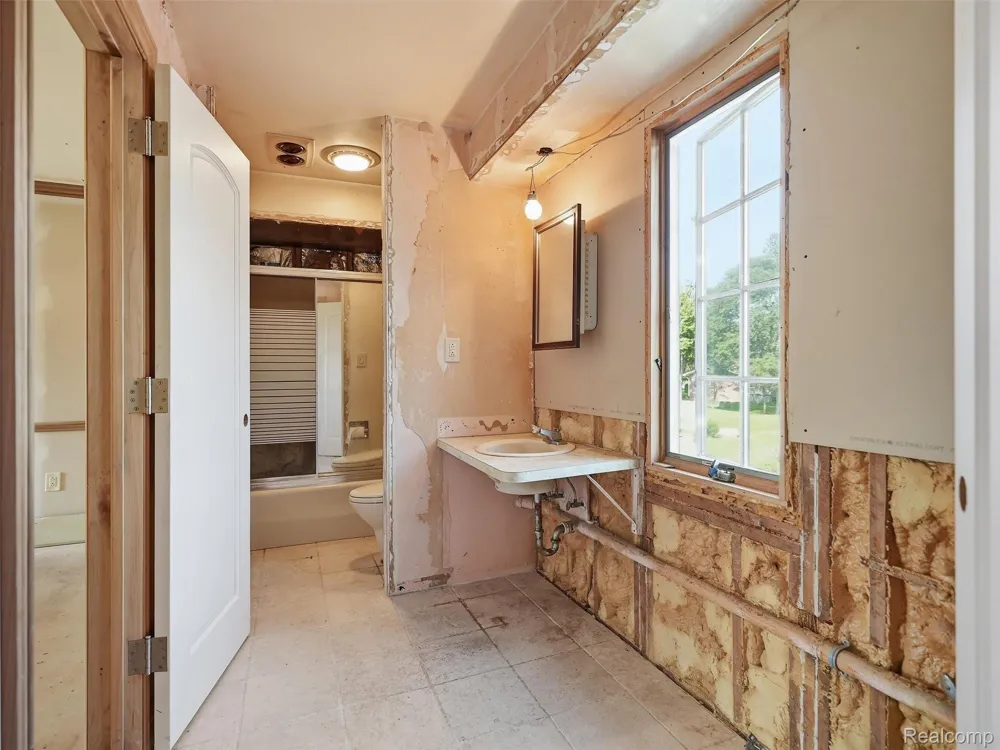61400 Romeo Plank Road Ray Township, MI 48096