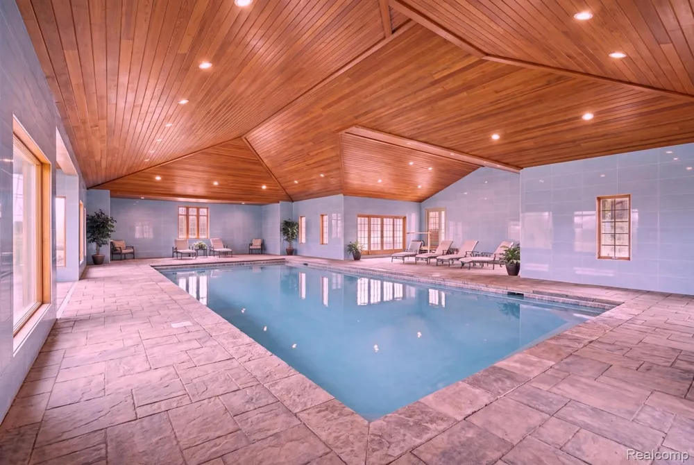 61400 Romeo Plank Road Ray Township, MI 48096