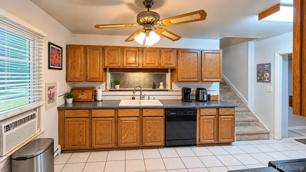 3262 Rockhaven Avenue Rochester Hills City, MI 48309