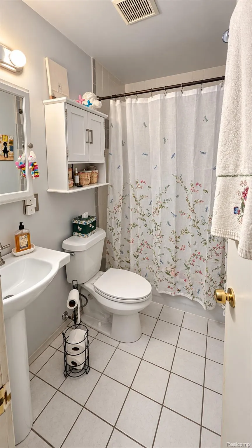 3262 Rockhaven Avenue Rochester Hills City, MI 48309
