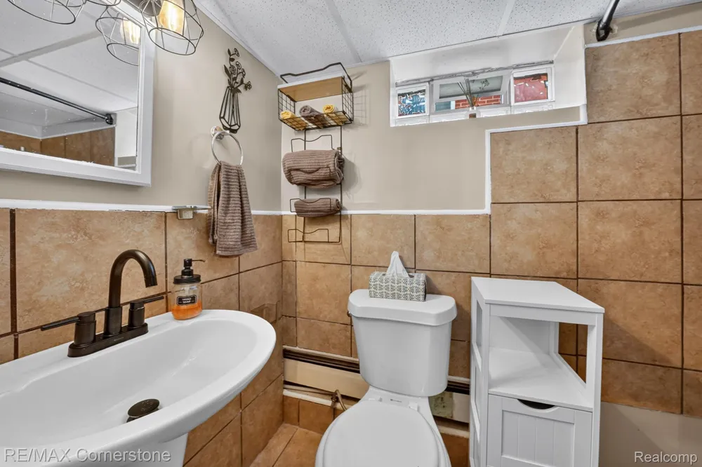 4040 Longtin Avenue Lincoln Park City, MI 48146