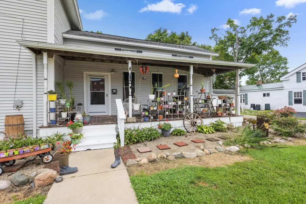 204 South Street Jonesville City, MI 49250