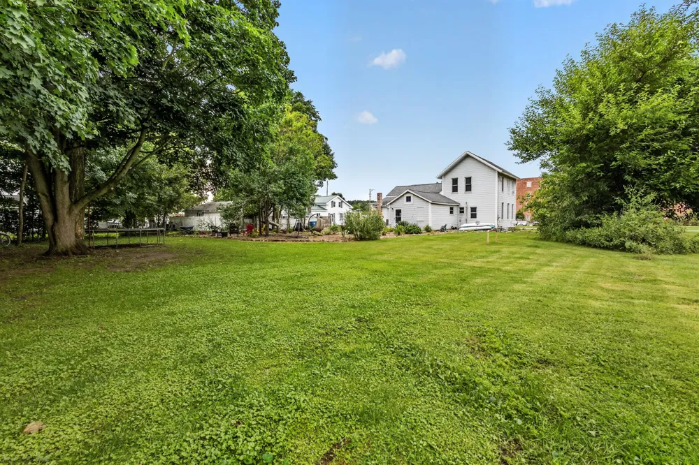 204 South Street Jonesville City, MI 49250