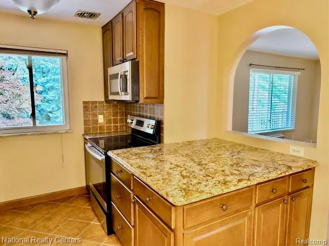 475 S Adams Road #19 Birmingham City, MI 48009