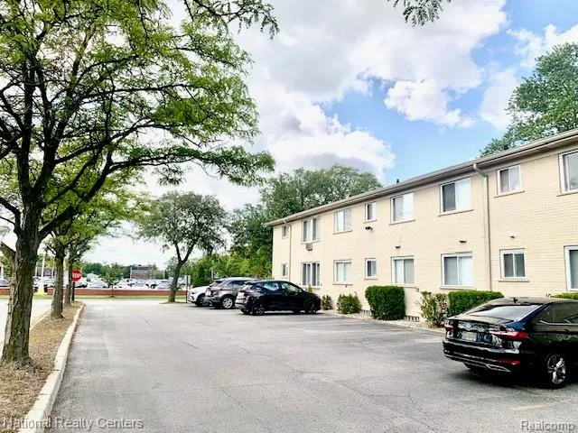 475 S Adams Road #19 Birmingham City, MI 48009