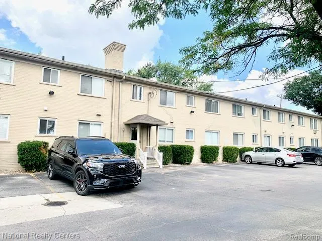 475 S Adams Road #19 Birmingham City, MI 48009